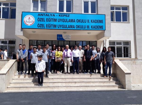 Muratpaşa Anadolu Lisesi Engellilerle Dayanışma Kulübü olarak Kepez Özel Eğitim Uygulama okulunu ziyaret ettik.
