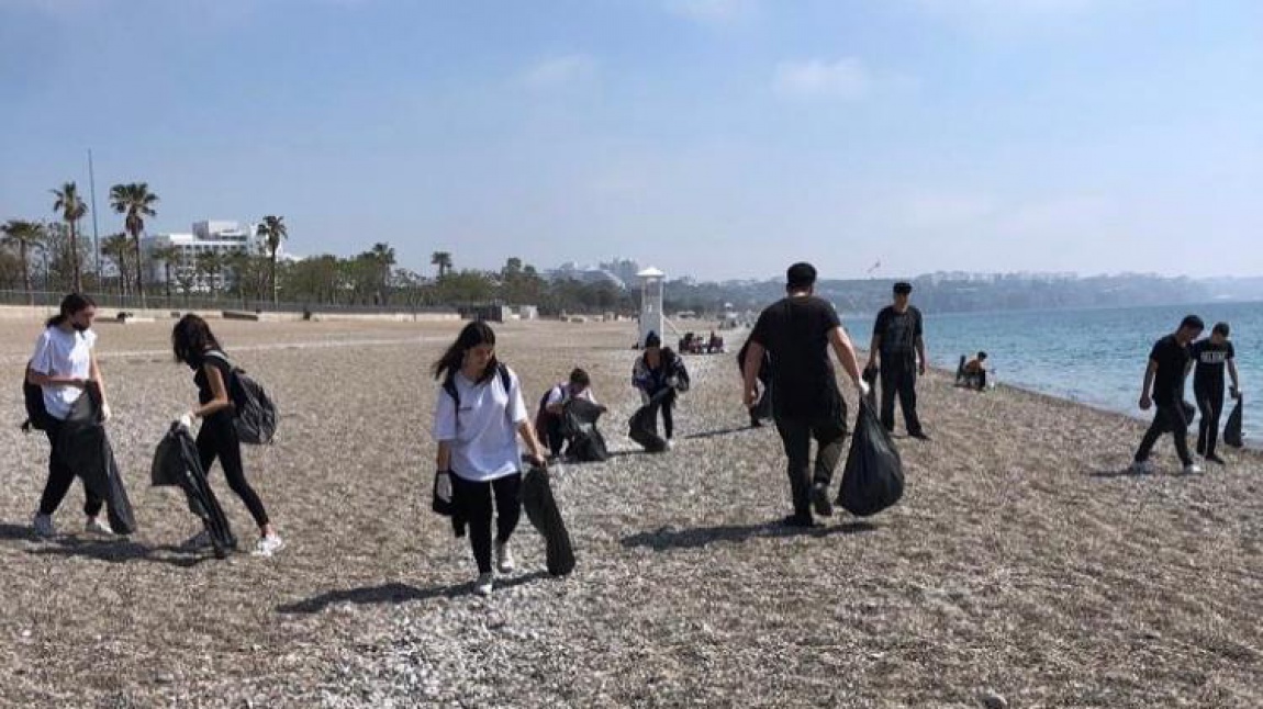 Ahenk Projesi Kapsamında Konyaaltı Sahilinde Çevre Temizliği Etkinliği Düzenledik.
